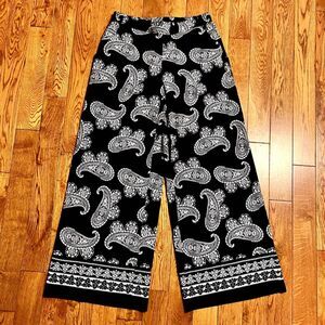 Women's Size Small NY & Co Stretchy Waist Black & White Paisley Wide Leg Pants